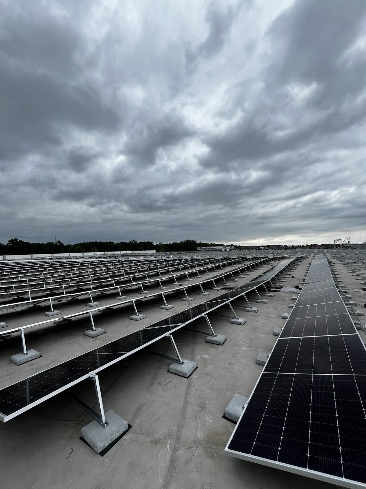 Величезна сонячна станція